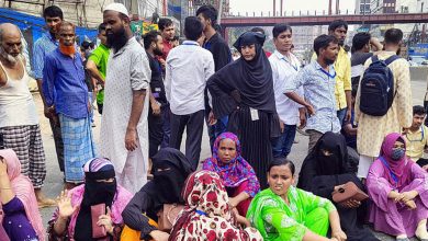 Photo of পাওনা বেতনের দাবিতে শ্যামলীতে শ্রমিকদের সড়ক অবরোধ