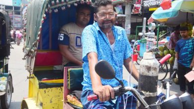 Photo of অক্সিজেনের পাইপ নিয়ে অটোরিকশা চালানো সেই সেন্টু মারা গেছেন