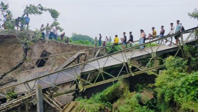 Photo of বৃষ্টির পানিতে মাটি সরে ভেঙে পড়লো স্টিলের সেতু